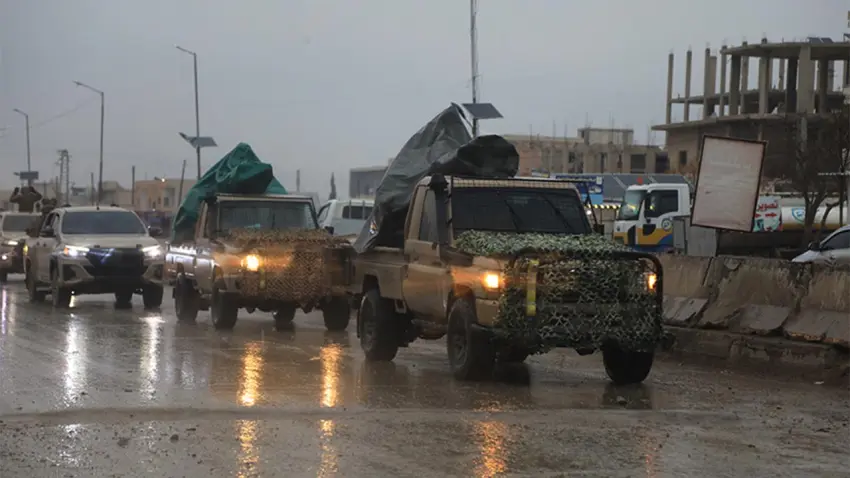 Suriye ordusu Rakka kapısında: YPG çekiliyor, Şara’dan tarihi Kürt kararnamesi! haberinin görseli