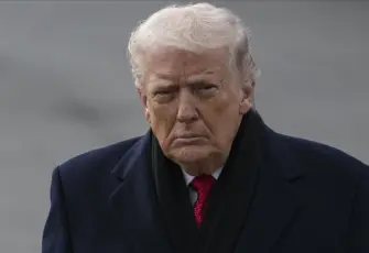 Trump'tan Grönland resti: 8 Avrupa ülkesine ek gümrük vergisi!