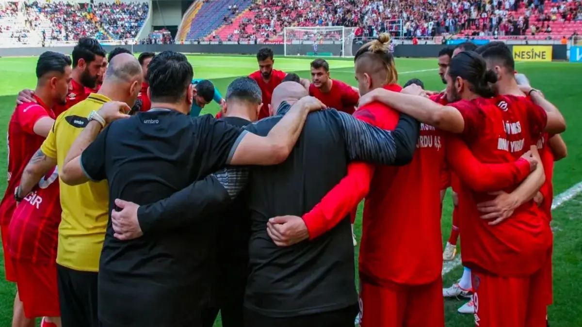 Yeni Mersin İdmanyurdu farklı kaybetti ama ligde kaldı! haberinin görseli