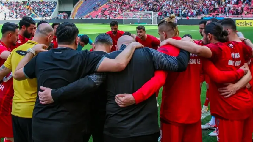 Yeni Mersin İdmanyurdu farklı kaybetti ama ligde kaldı!