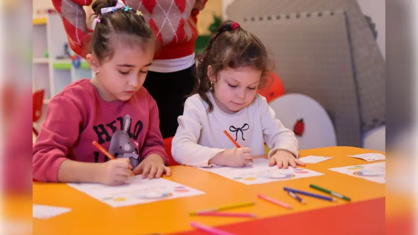 Buca’nın minikleri meslekleri deneyimleyerek öğreniyor