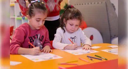 Buca’nın minikleri meslekleri deneyimleyerek öğreniyor