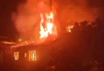 İzmir'de ev yangınında yaralanan kişi hastanede hayatını kaybetti