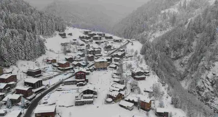 Karla kaplanan Ayder Yaylası, kış turizminin gözdesi oldu
