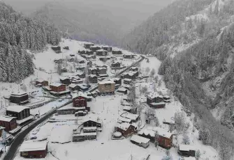 Karla kaplanan Ayder Yaylası, kış turizminin gözdesi oldu
