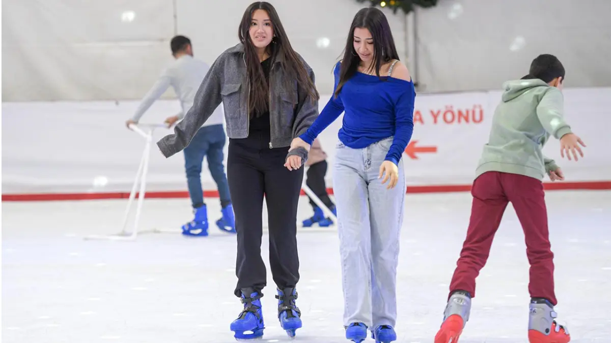 Buz pistleri İzmir’e kış havası kattı haberinin görseli