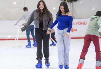 Buz pistleri İzmir’e kış havası kattı