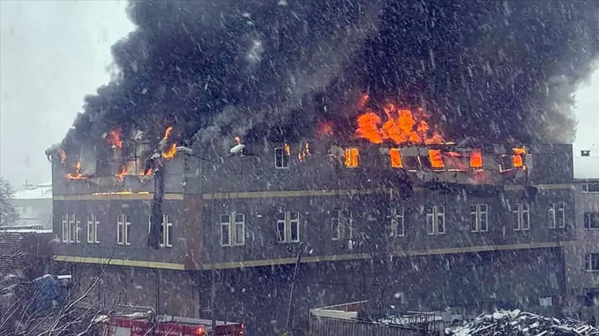 Tuzla'da çakmak fabrikasında yangın  haberinin görseli