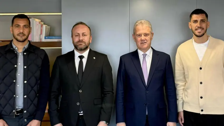 Altay’da başkan ve futbolcular Mahmut Özgener’le bir araya geldi