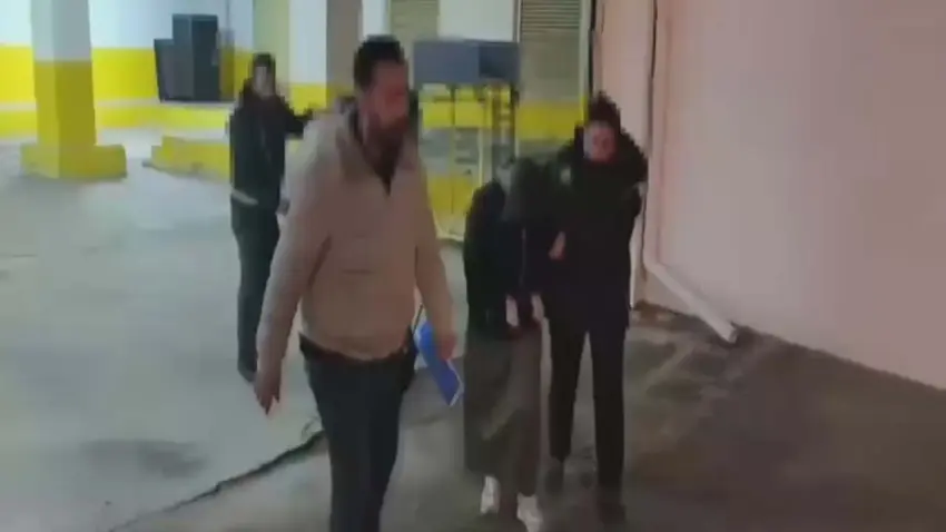 Atlas Çağlayan’ın ailesini tehdit etmişlerdi! Tutuklanan şüphelilerin adliye görüntüleri ortaya çıktı haberinin görseli