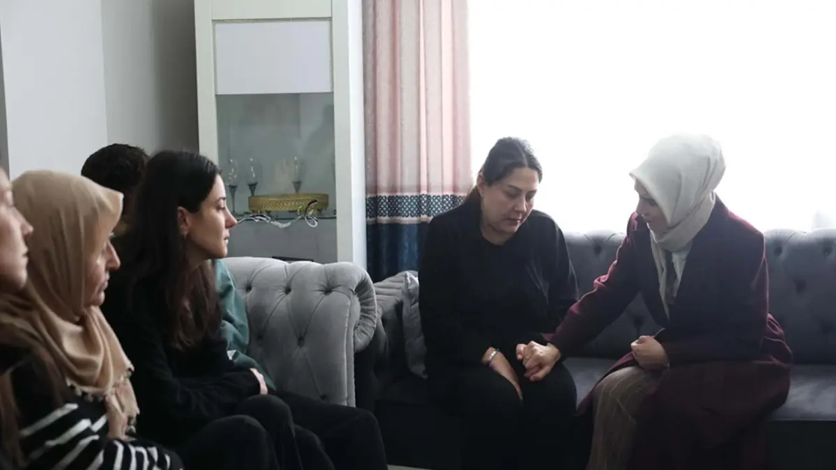 Bakan Göktaş'tan Atlas'ın ailesine taziye ziyareti haberinin görseli