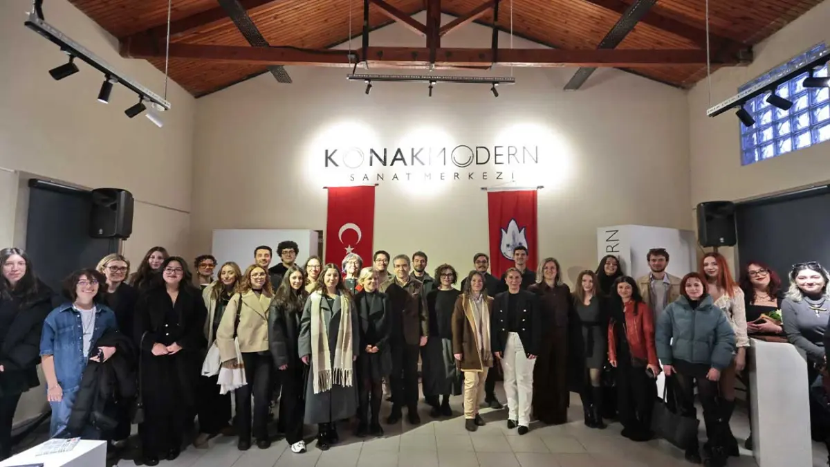 Genç iletişimcilerden çok katmanlı bir sergi: “Görünmez Katmanlar” haberinin görseli