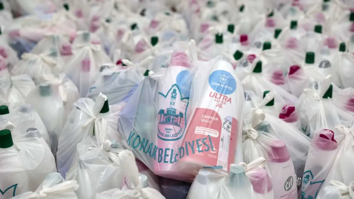 Konak’tan ihtiyaç sahiplerine temizlik ve hijyen desteği haberinin görseli