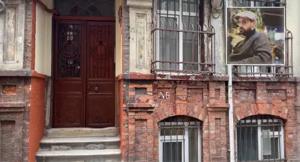 Beyoğlu’nda İngiliz profesörün şüpheli ölümü: Kolunda kemer, evde şırınga bulundu