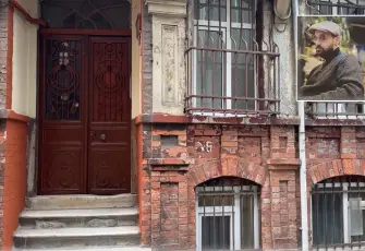 Beyoğlu’nda İngiliz profesörün şüpheli ölümü: Kolunda kemer, evde şırınga bulundu