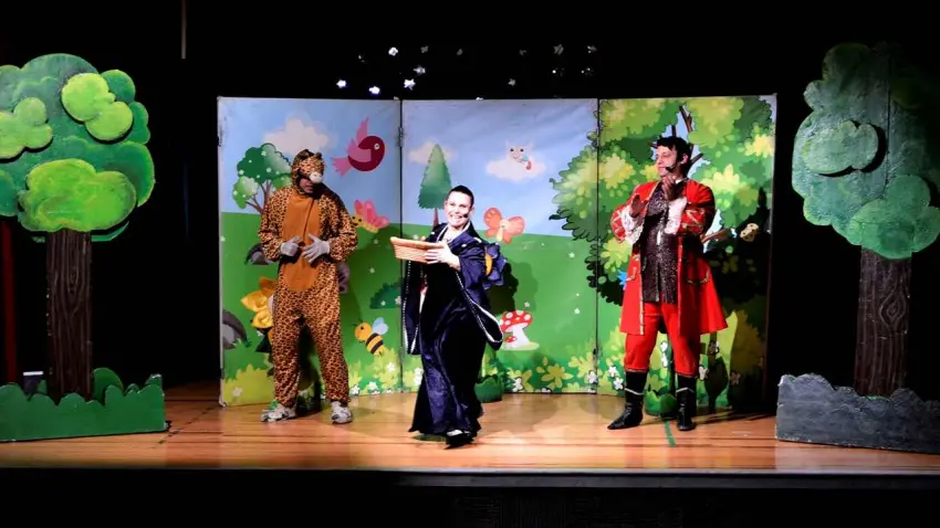 Bornova’da yarıyıl tatilinde tiyatro şöleni başladı