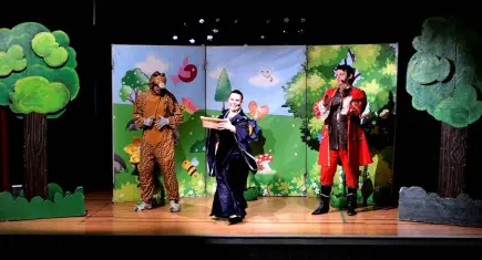 Bornova’da yarıyıl tatilinde tiyatro şöleni başladı