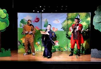 Bornova’da yarıyıl tatilinde tiyatro şöleni başladı