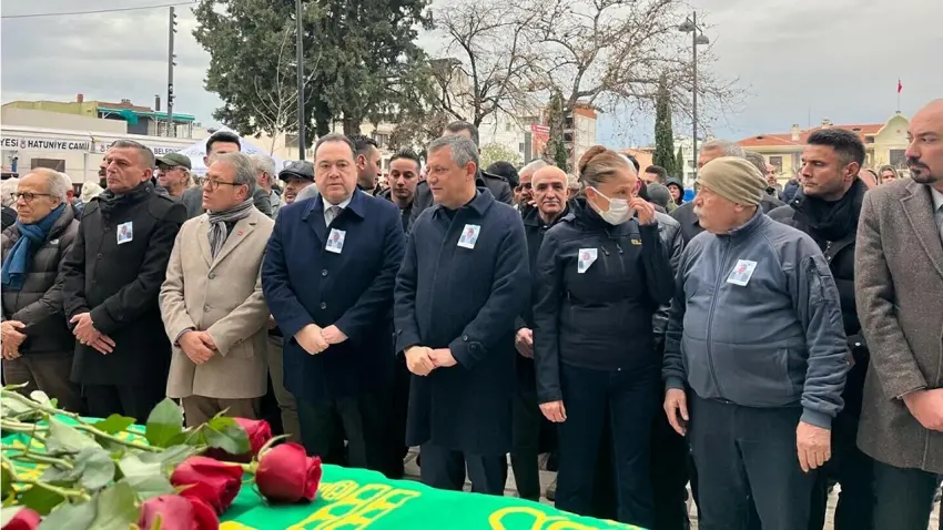 CHP Genel Başkanı Özgür Özel Manisa’da cenaze törenine katıldı