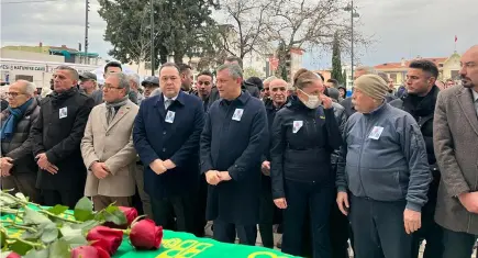 CHP Genel Başkanı Özgür Özel Manisa’da cenaze törenine katıldı