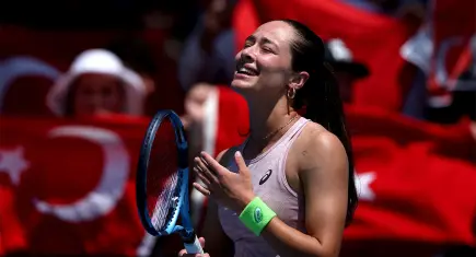 Zeynep Sönmez’den tarihi başarı: Avustralya Açık’ta 3. Tura yükseldi