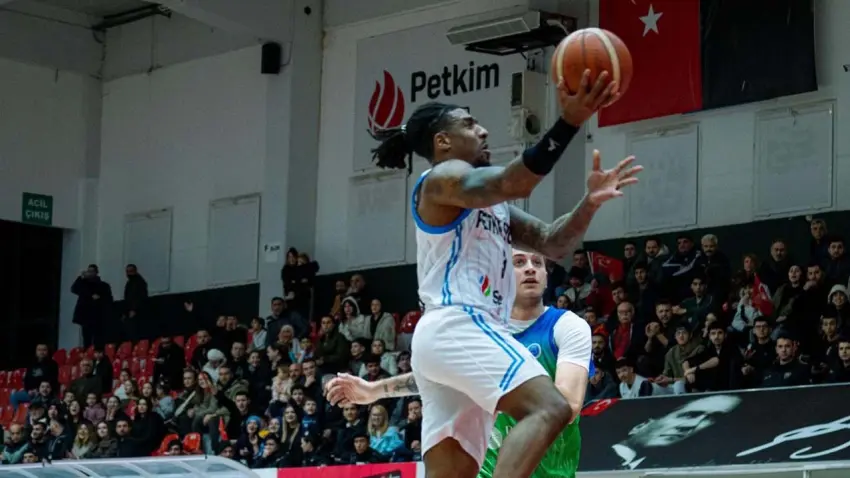 Aliağa Petkimspor zirveyi bırakmıyor