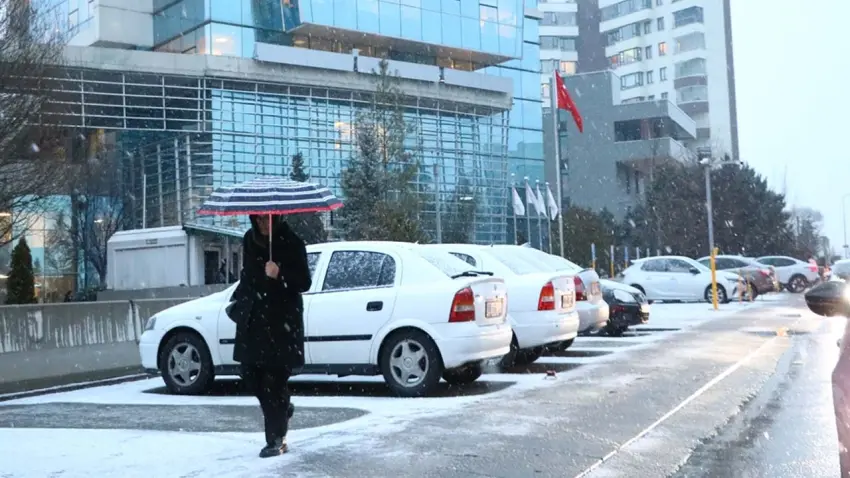 Ankara’da kar yağışı etkili oldu haberinin görseli