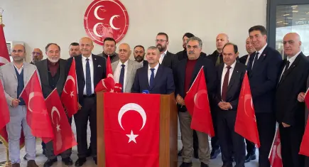 Bayrak saldırısına İzmir’den MHP çatısı altında ortak tepki