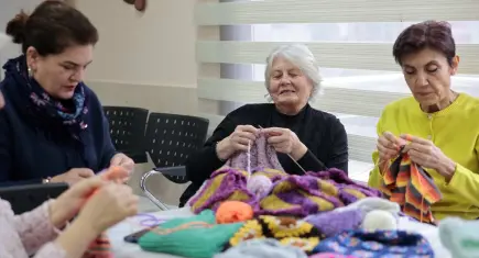 El emeği örgüler uzak köylerdeki çocuklara ulaştı