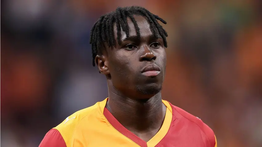 Galatasaray’da Wilfried Singo’dan kötü haber: Kariyeri boyunca sağ bek oynayamayacak haberinin görseli