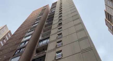 Kiralık ev nakarken canından oldu: 17. kattan betona düştü