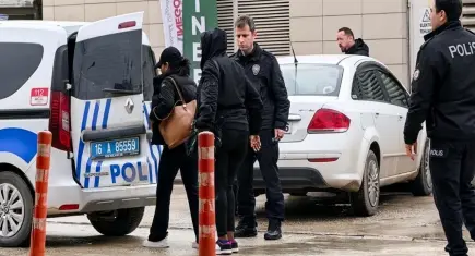 Masaj salonu operasyonunda çalışma izni olmayan yabancı uyruklu 3 kadın yakalandı