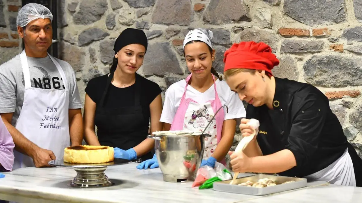 Meslek Fabrikası 10 yıldır İzmir’de istihdamın yolunu açıyor haberinin görseli