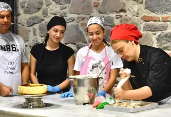 Meslek Fabrikası 10 yıldır İzmir’de istihdamın yolunu açıyor