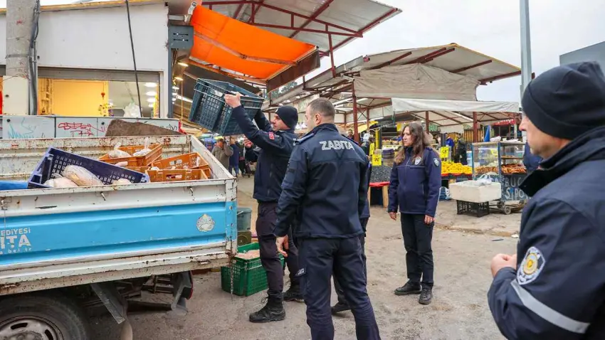 Şirinyer Pazar Yeri’ndeki izinsiz sergiler kaldırıldı