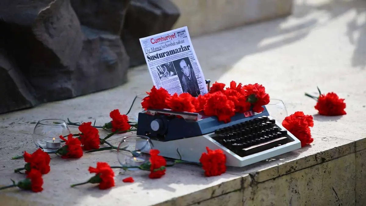 Uğur Mumcu 33. ölüm yıl dönümünde Karabağlar’da anılacak haberinin görseli