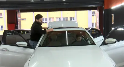 Aracını satmak istedi, ekspertizde sunroof modifiye çıkınca hastanelik oldu