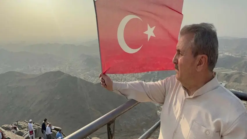 BBP lideri Destici’den, Nur Dağı’nda Türk bayraklı mesajBBP lideri Destici’den, Nur Dağı’nda Türk bayraklı mesaj