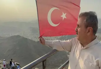 BBP lideri Destici’den, Nur Dağı’nda Türk bayraklı mesajBBP lideri Destici’den, Nur Dağı’nda Türk bayraklı mesaj