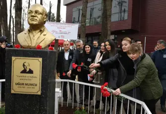 Çiğli'de Uğur Mumcu, ölümünün 33. yılında şiirler ve türkülerle anıldı