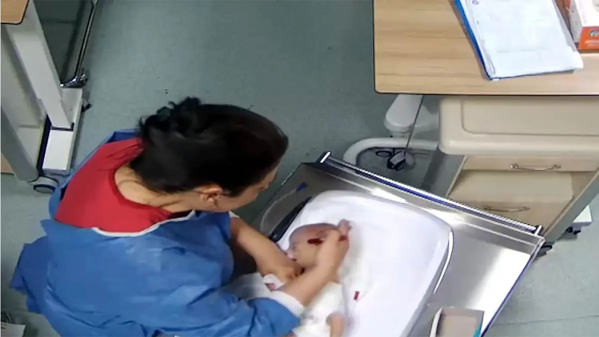 Kahramanmaraş’ta 5 günlük bebeğe şiddet uygulayan hemşire tutuklandı haberinin görseli