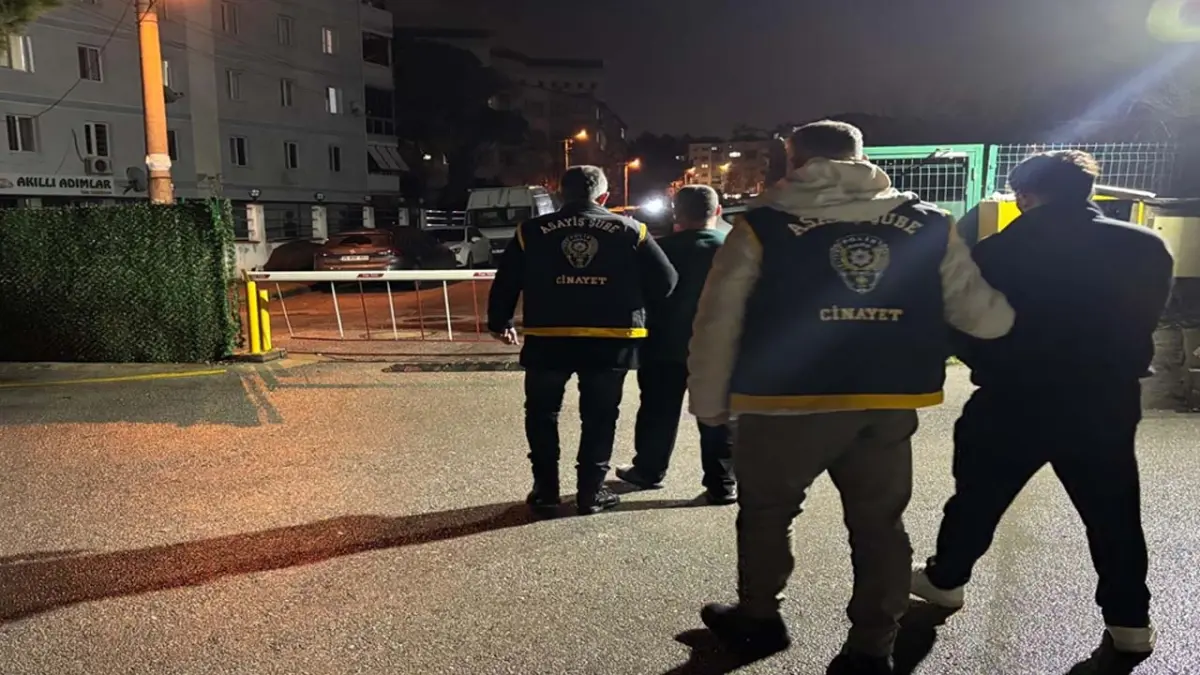  Manisa’da kuyumcu soygunu: İzmir’e kaçan maskeli gaspçılar nefes kesen operasyonla yakalandı! haberinin görseli