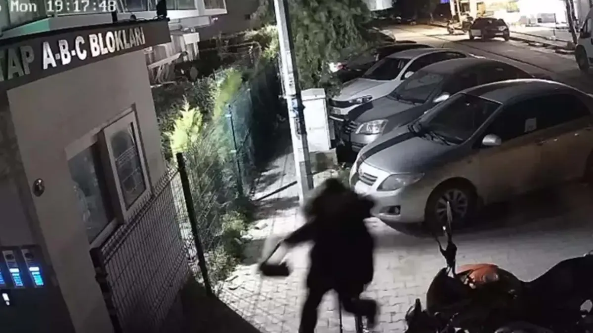 Menemen’de sokak ortasında dehşet: "Polis Çağırın" çığlığına rağmen katletti! haberinin görseli