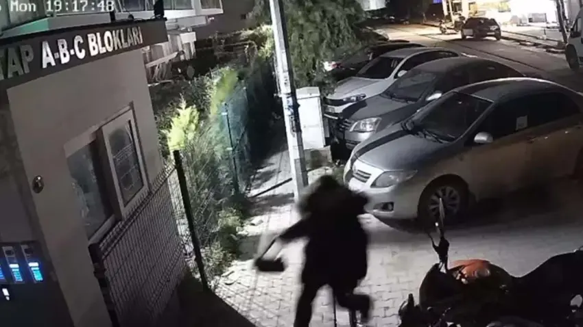 Menemen’de sokak ortasında dehşet: "Polis Çağırın" çığlığına rağmen katletti!