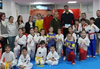 Seferihisar Belediyesi’nden taekwondo sporcularına psikolojik destek
