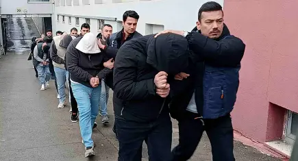Adana merkezli 6 ilde operasyon: Bahis çetesinin aylık 50 milyonluk kripto ağı çökertildi