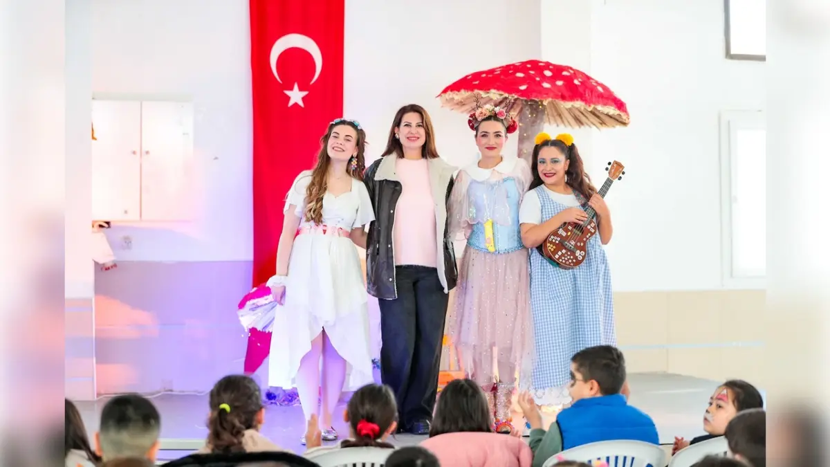 Aliağa Orman Tiyatrosu’nda çocuklar Birlikte Parlayalım dedi haberinin görseli