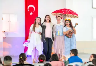 Aliağa Orman Tiyatrosu’nda çocuklar Birlikte Parlayalım dedi