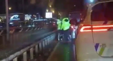 ‘Dur’ ihtarına uymayıp polisin üzerine araç süren alkollü sürücü tutuklandı