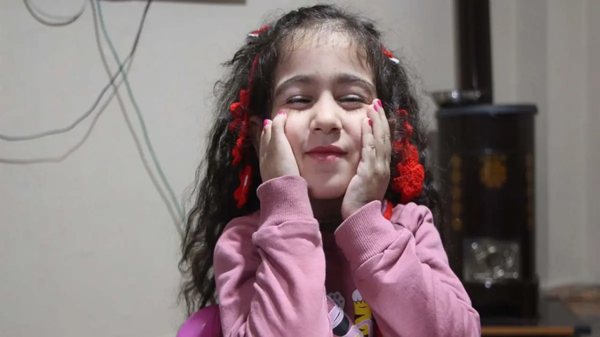 Yapışık parmak ile dünyaya gelen küçük Elif Lina için yardım çağrısı haberinin görseli